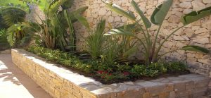 jardines-con-piedras-y-madera