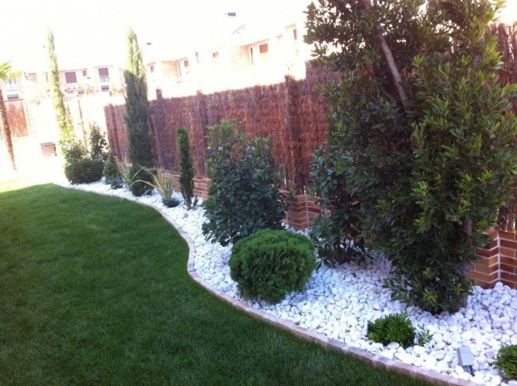 <b><center>Decoración de jardines con piedras: La naturaleza reflejada en tu jardín</b></center> 2 Decoración de jardines con piedras
